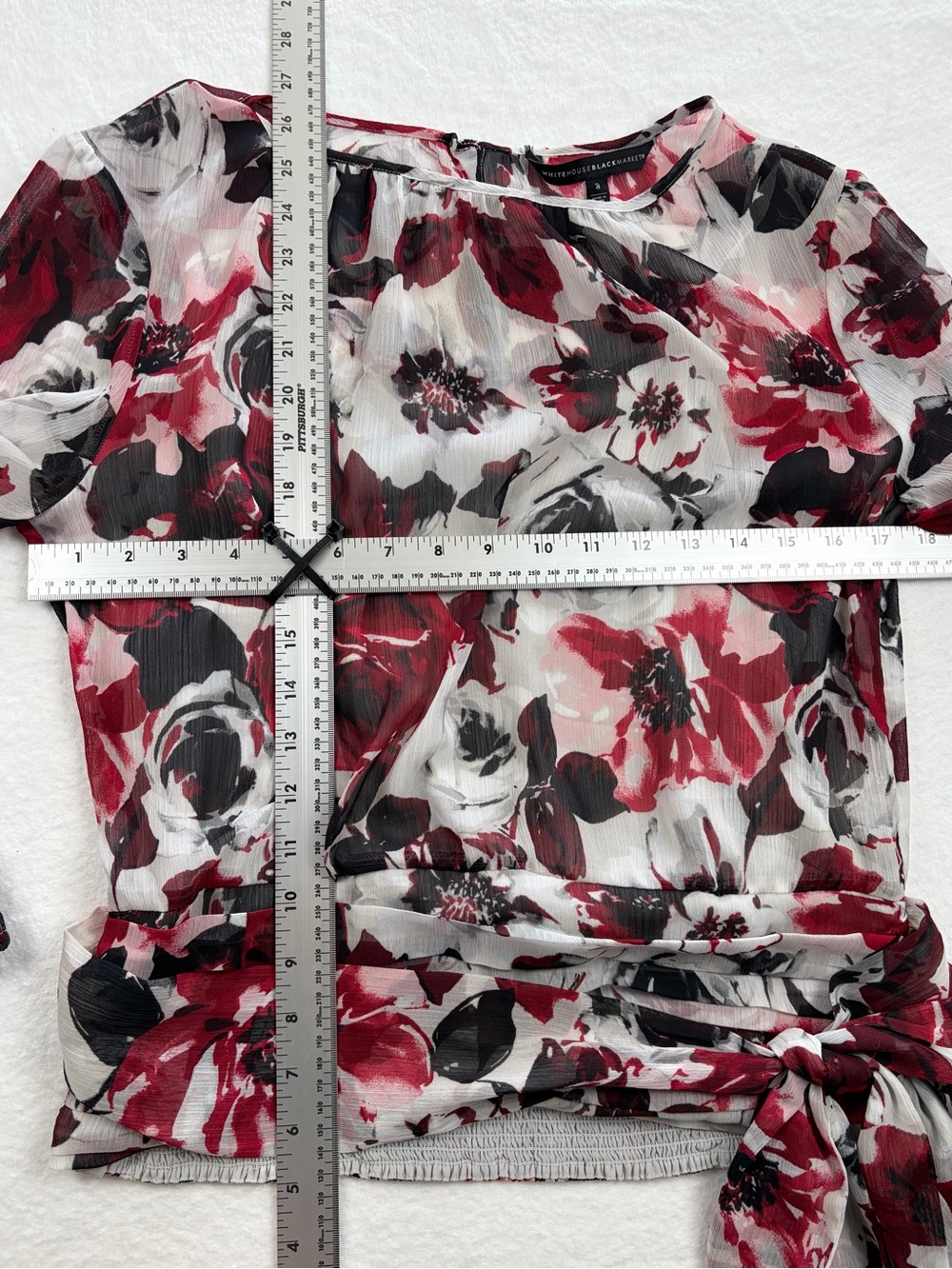 White House Black Market‎ Red, Black & White Floral Tie-Waist Blouse - Picture 6 of 8